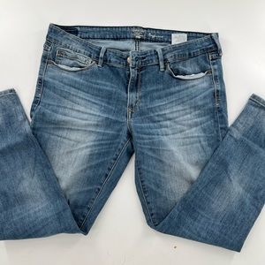 Women’s signature Levi boyfriend Jeans size 13 washed blue denim